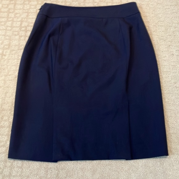 Banana 2P navy lined skirt with back kick pleat. - Picture 7 of 12